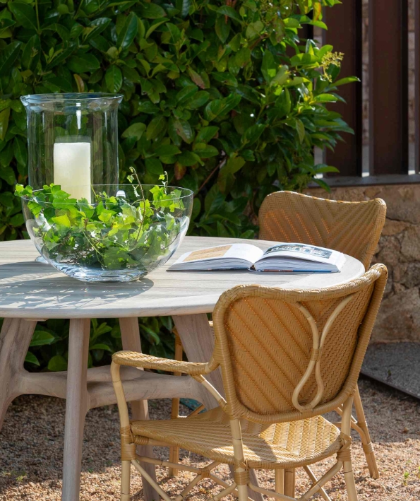 Brucs round solid oak dining table